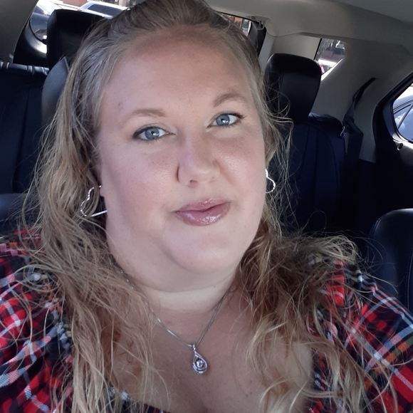 Meet your Posher, Cristen - Picture 2 of 2